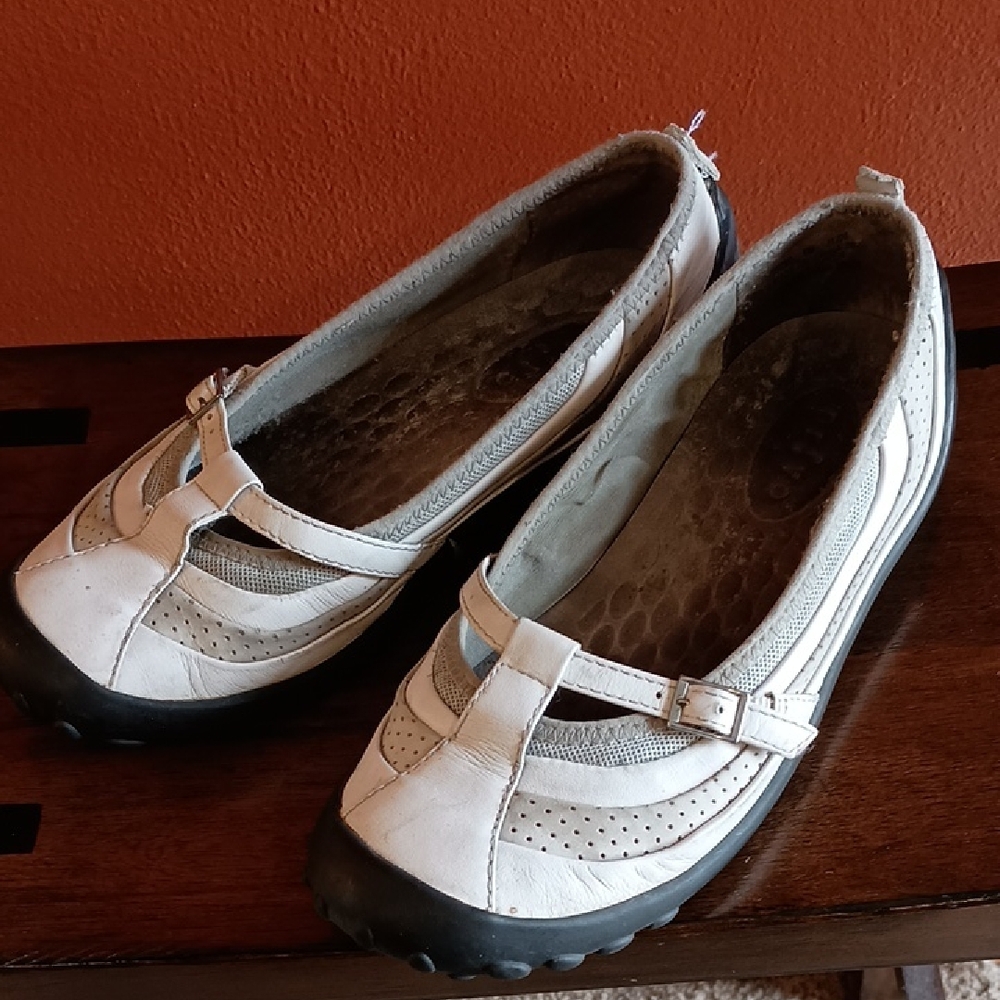Women’s White Leather Mary Jane Casual Flats with Buckle